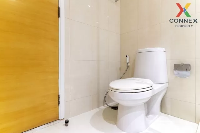 FOR RENT condo , Fullerton Sukhumvit , high floor , BTS-Ekkamai ,